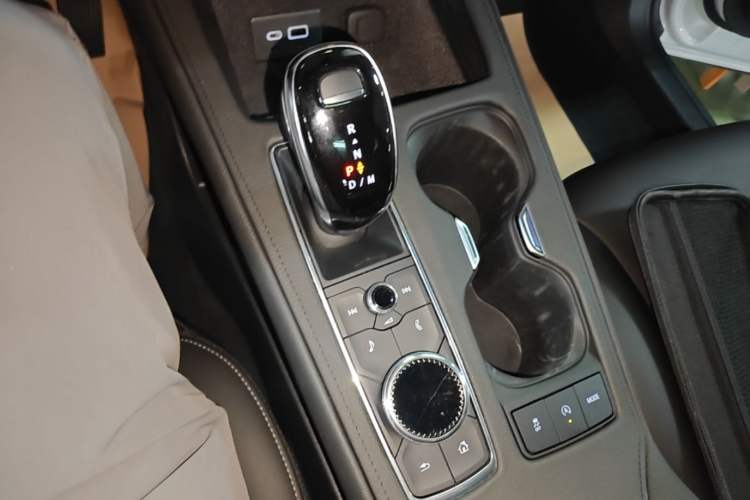Used Cadillac XT4 2020 Revised Version 28T Two-Wheel Drive Tech Edition Gear Lever