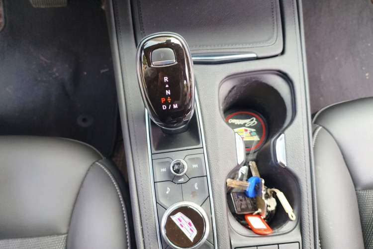 Used Cadillac XT4 2020 Revised Version 28T Two-Wheel Drive Tech Edition Gear Lever