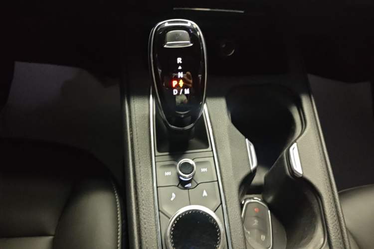 Used Cadillac XT4 2020 Revised Version 28T Two-Wheel Drive Leading Edition Gear Lever