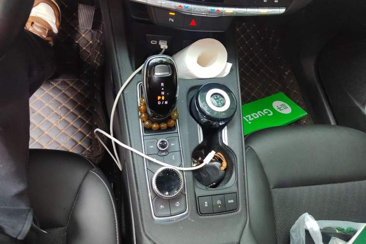 Used Cadillac XT4 2020 28T Two-Wheel Drive Tech Version Gear Lever