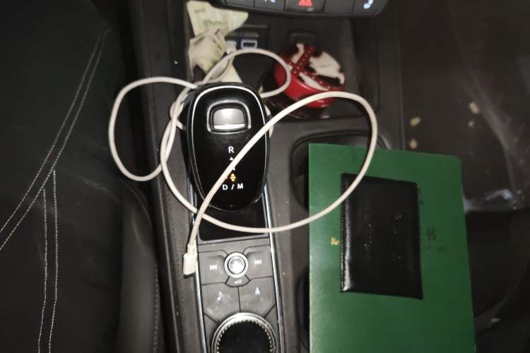 Used Cadillac XT4 2020 28T Two-Wheel-Drive Luxury Version Gear Lever