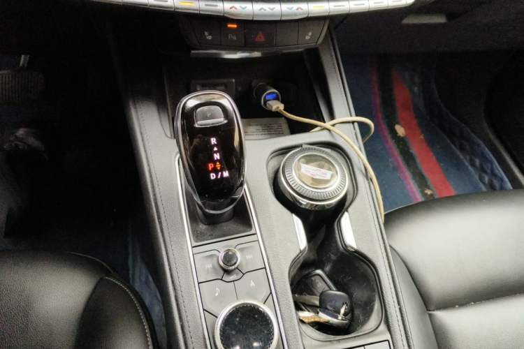 Used Cadillac XT4 2020 28T Two-Wheel-Drive Luxury Version Gear Lever