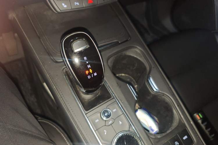 Used Cadillac XT4 2020 28T Two-Wheel-Drive Luxury Version Gear Lever