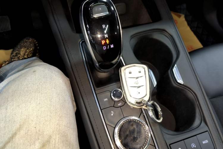 Used Cadillac XT4 2020 Revised Version 28T Two-Wheel Drive Tech Edition Gear Lever