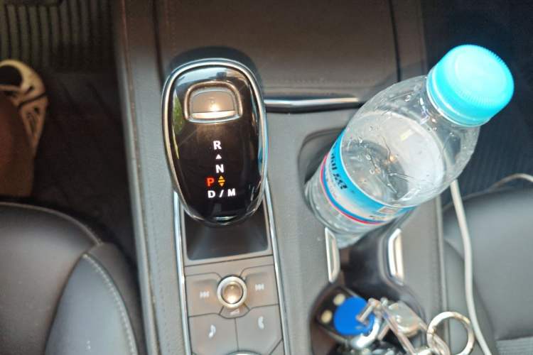 Used Cadillac XT4 2020 Revised Version 28T Two-Wheel Drive Tech Edition Gear Lever