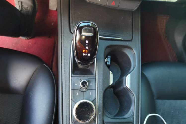Used Cadillac XT4 2020 Revised Version 28T Two-Wheel Drive Tech Edition Gear Lever