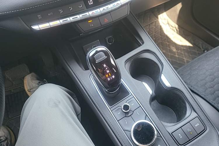 Used Cadillac XT4 2020 Revised Version 28T Two-Wheel Drive Tech Edition Gear Lever