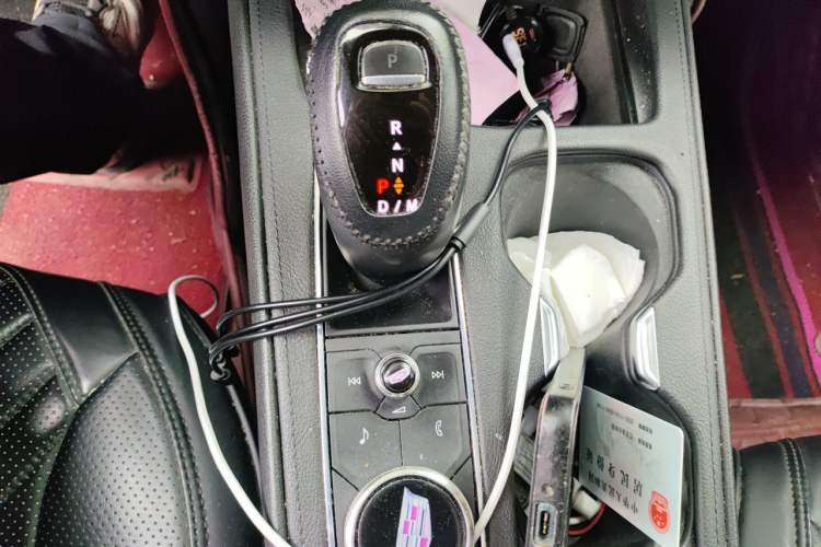 Used Cadillac XT4 2020 Revised Version 28T Two-Wheel Drive Tech Edition Gear Lever