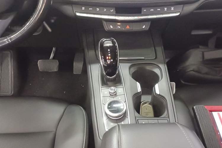 Used Cadillac XT4 2020 28T Two-Wheel-Drive Leading Version Gear Lever