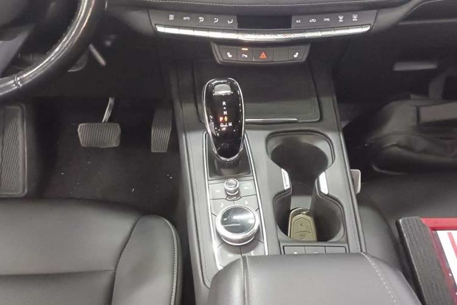 Used Cadillac XT4 2020 28T Two-Wheel-Drive Leading Version Gear Lever