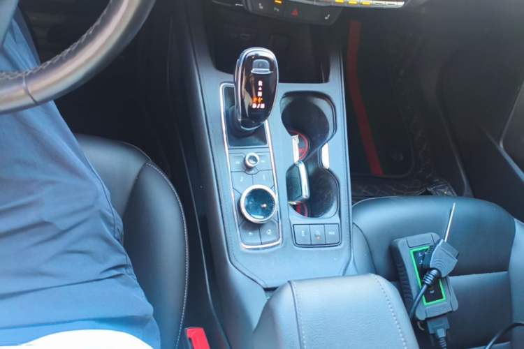 Used Cadillac XT4 2020 Revised Version 28T Two-Wheel Drive Luxury Edition Gear Lever