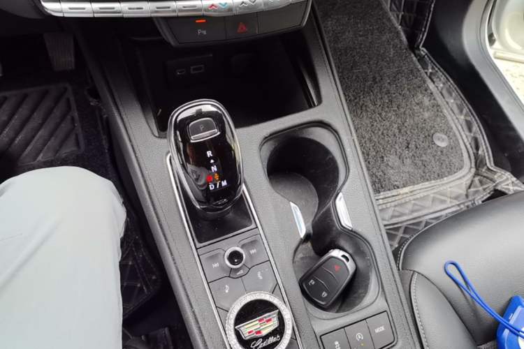 Used Cadillac XT4 2020 Revised Version 28T Two-Wheel Drive Tech Edition Gear Lever