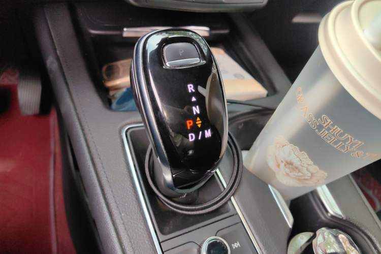 Used Cadillac XT4 2020 28T Two-Wheel Drive Tech Version Gear Lever