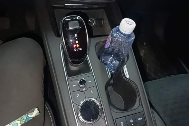Used Cadillac XT4 2020 Revised Version 28T Two-Wheel Drive Tech Edition Gear Lever