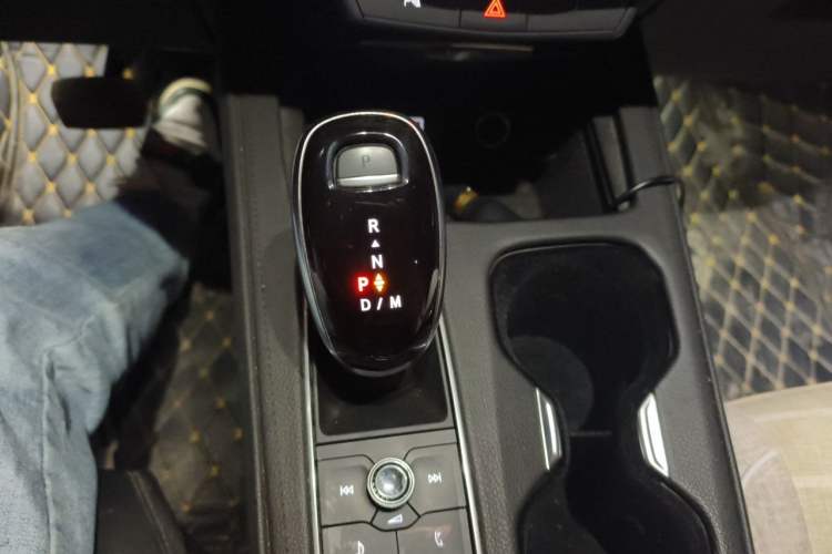 Used Cadillac XT4 2020 Revised Version 28T Two-Wheel Drive Tech Edition Gear Lever