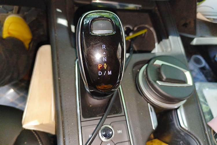 Used Cadillac XT4 2020 28T Two-Wheel Drive Tech Version Gear Lever