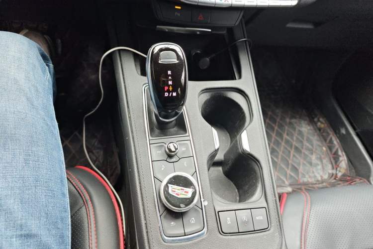 Used Cadillac XT4 2020 Revised Version 28T Two-Wheel Drive Tech Edition Gear Lever