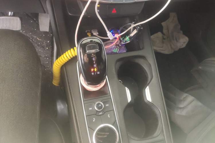 Used Cadillac XT4 2020 28T Two-Wheel Drive Tech Version Gear Lever