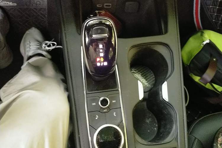 Used Cadillac XT4 2020 Revised Version 28T Two-Wheel Drive Luxury Edition Gear Lever