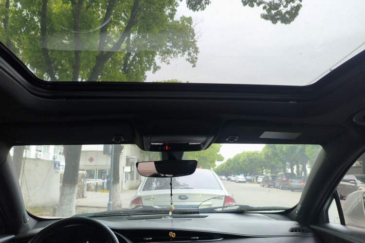 Used Cadillac XT4 2020 28T Two-Wheel-Drive Leading Version Headliner