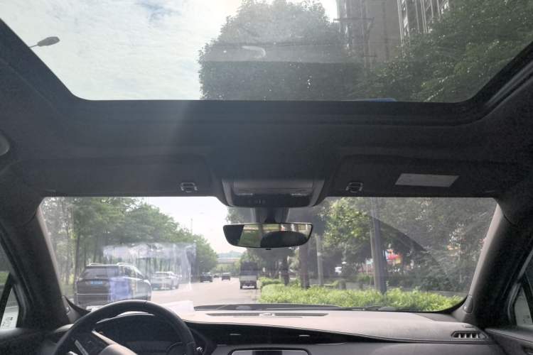 Used Cadillac XT4 2020 28T Two-Wheel-Drive Leading Version Headliner