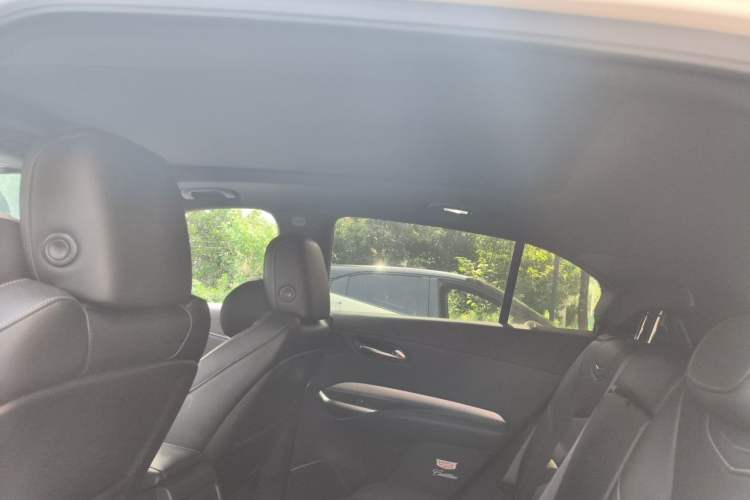 Used Cadillac XT4 2020 28T Two-Wheel-Drive Leading Version Headliner