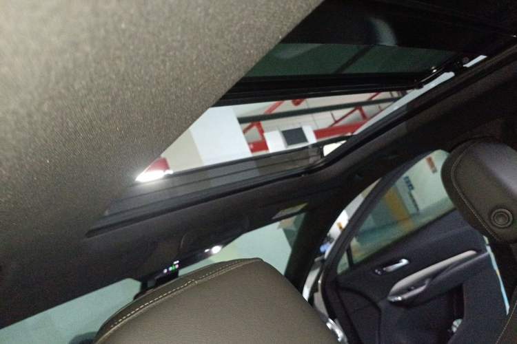 Used Cadillac XT4 2020 28T Two-Wheel-Drive Leading Version Headliner