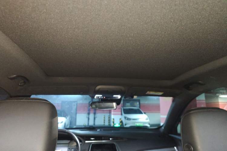 Used Cadillac XT4 2020 28T Two-Wheel-Drive Luxury Version Headliner