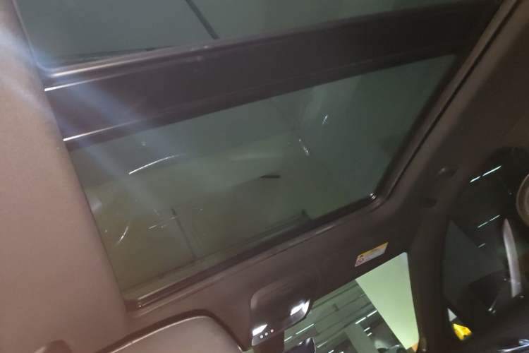 Used Cadillac XT4 2020 28T Two-Wheel-Drive Leading Version Headliner