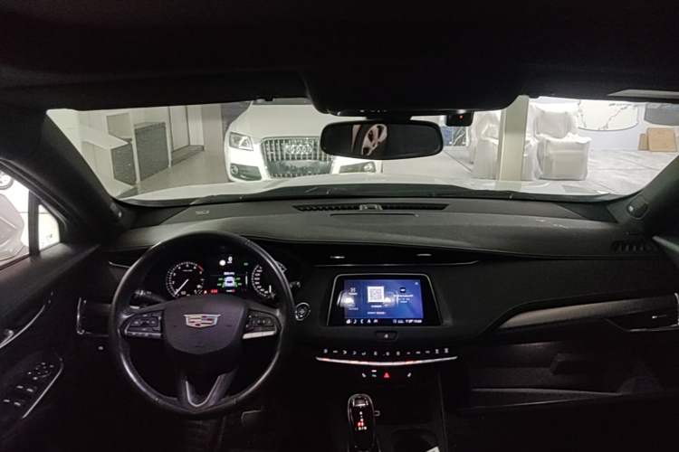 Used Cadillac XT4 2020 28T Two-Wheel-Drive Leading Version Headliner