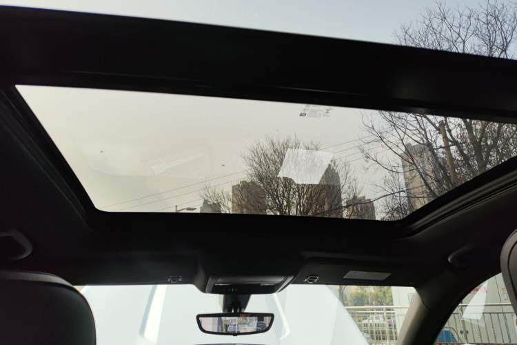 Used Cadillac XT4 2020 28T Two-Wheel-Drive Leading Version Headliner