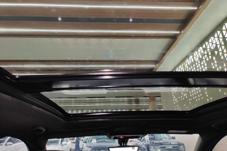 Used Cadillac XT4 2020 28T Two-Wheel-Drive Leading Version Headliner