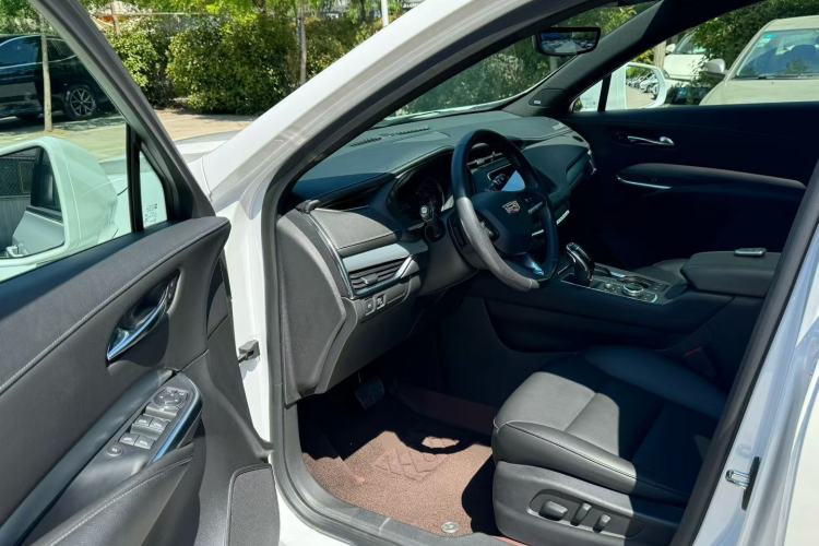 Used Cadillac XT4 2020 Revised Version 28T Two-Wheel Drive Leading Edition Interior 1