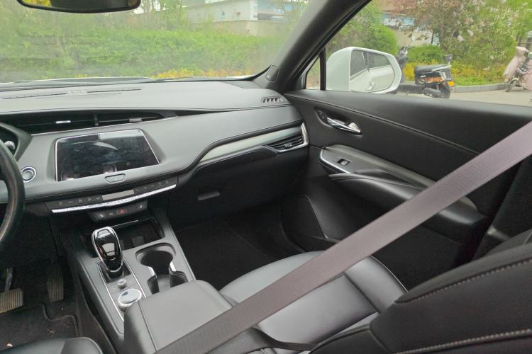 Used Cadillac XT4 2020 28T Two-Wheel-Drive Leading Version Interior 1