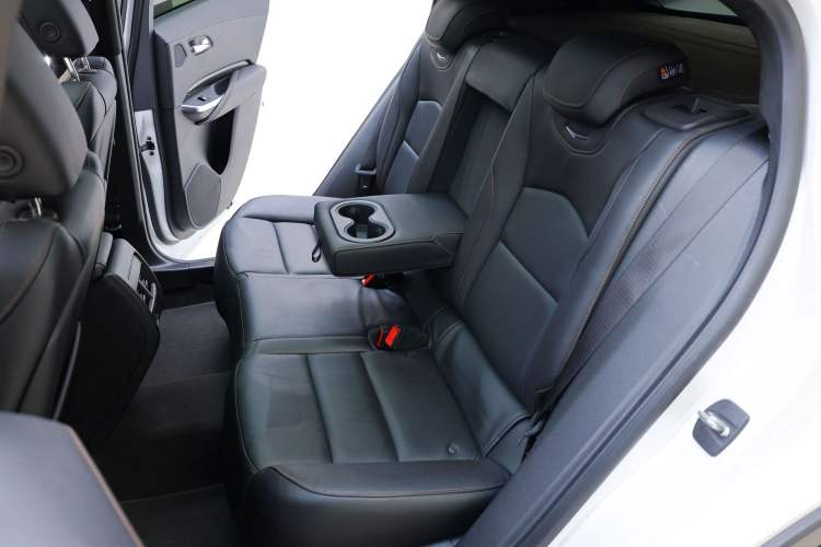 Used Cadillac XT4 2020 28T 4x4 Platinum Sport Edition Interior 14