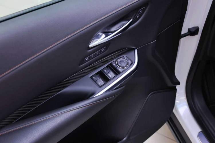 Used Cadillac XT4 2020 28T 4x4 Platinum Sport Edition Interior 2