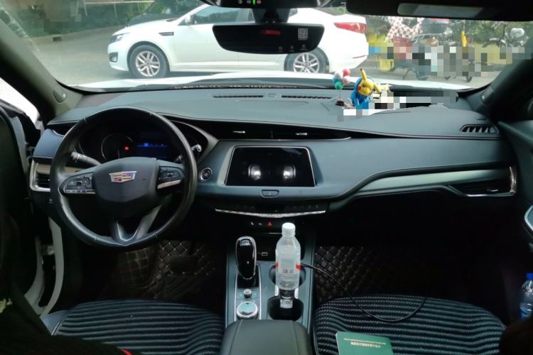Used Cadillac XT4 2020 28T Two-Wheel-Drive Leading Version Interior 2