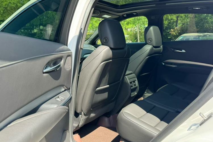 Used Cadillac XT4 2020 Revised Version 28T Two-Wheel Drive Leading Edition Interior 2
