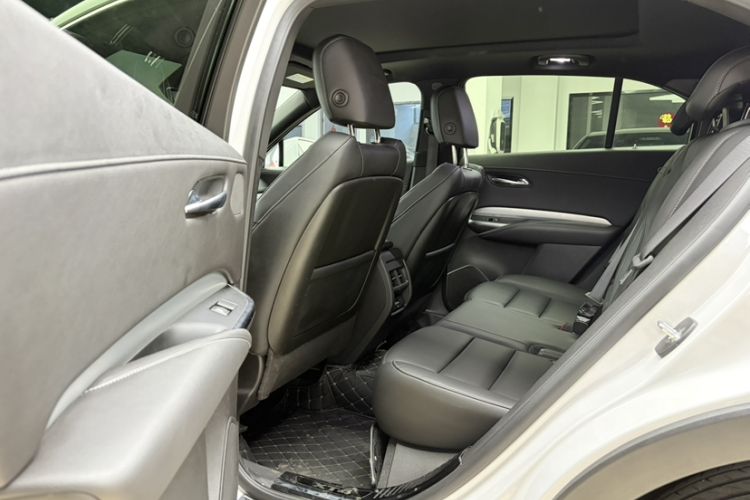 Used Cadillac XT4 2020 28T Two-Wheel-Drive Leading Version Interior 2