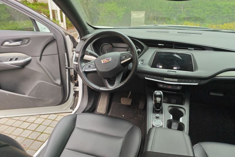 Used Cadillac XT4 2020 28T Two-Wheel-Drive Leading Version Interior 2