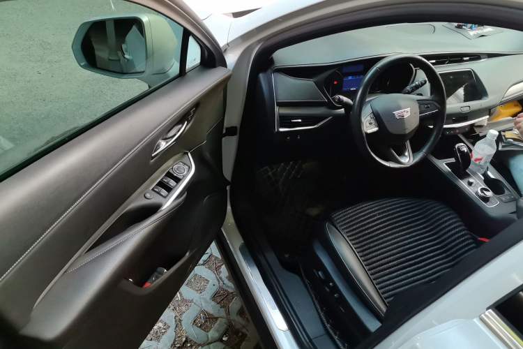 Used Cadillac XT4 2020 28T Two-Wheel-Drive Leading Version Interior 3