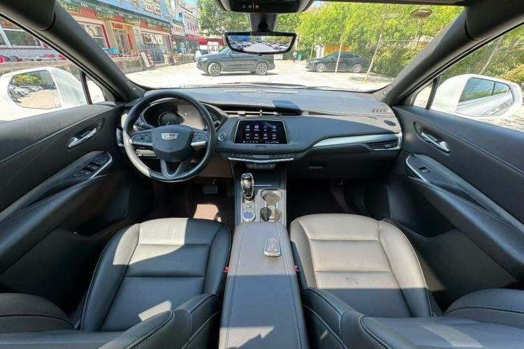 Used Cadillac XT4 2020 Revised Version 28T Two-Wheel Drive Leading Edition Interior 3