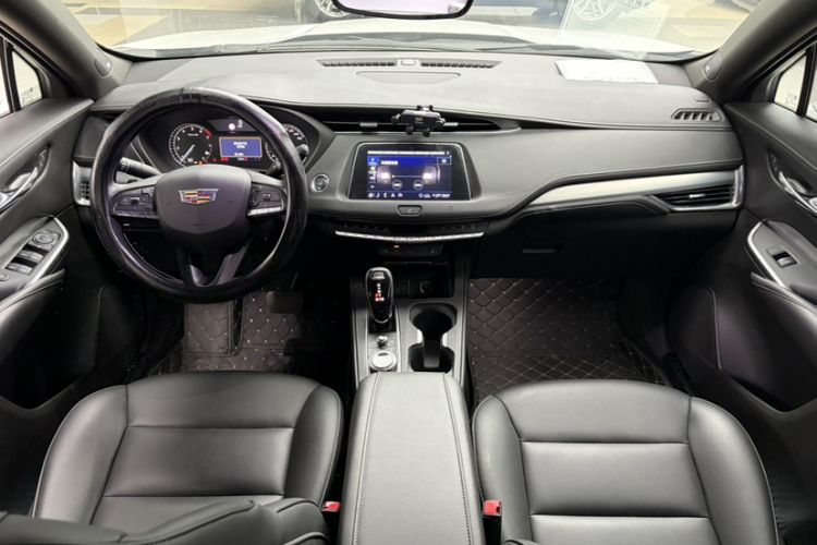 Used Cadillac XT4 2020 28T Two-Wheel-Drive Leading Version Interior 3