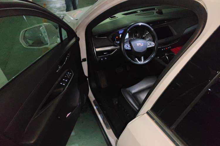 Used Cadillac XT4 2020 28T Four-Wheel Drive Leading Edition Interior 3