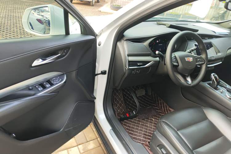 Used Cadillac XT4 2020 28T Two-Wheel-Drive Leading Version Interior 3
