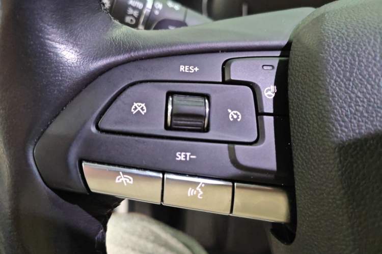 Used Cadillac XT4 2020 28T Two-Wheel-Drive Leading Version Interior 4