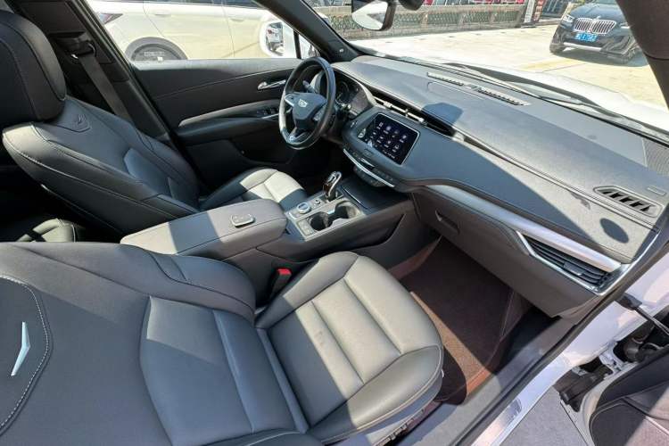 Used Cadillac XT4 2020 Revised Version 28T Two-Wheel Drive Leading Edition Interior 4