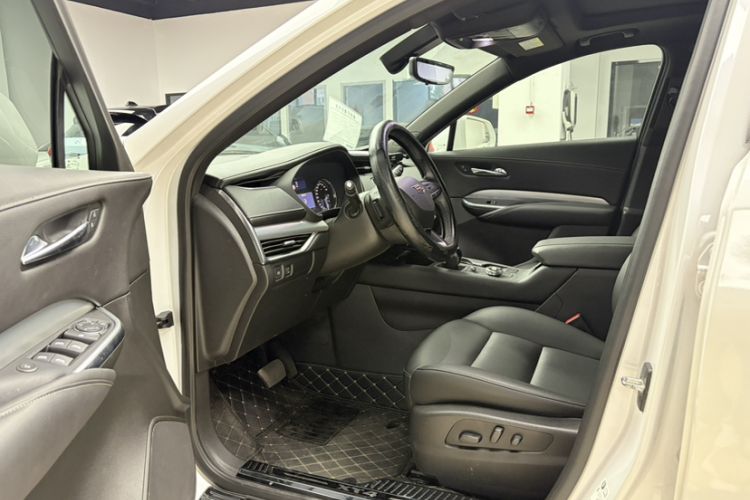 Used Cadillac XT4 2020 28T Two-Wheel-Drive Leading Version Interior 4