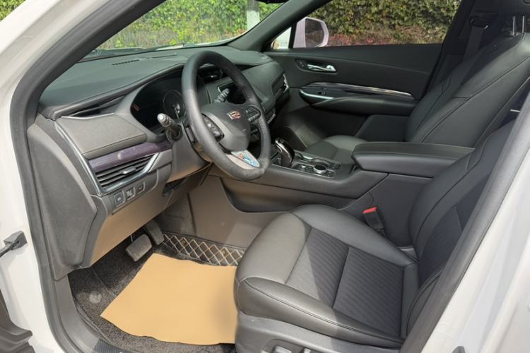 Used Cadillac XT4 2020 Revised Version 28T Two-Wheel Drive Tech Edition Interior 4