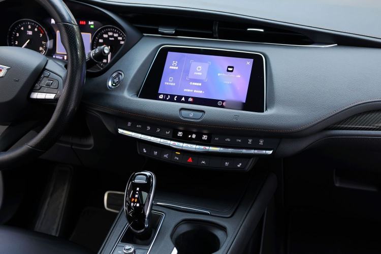 Used Cadillac XT4 2020 28T 4x4 Platinum Sport Edition Interior 5